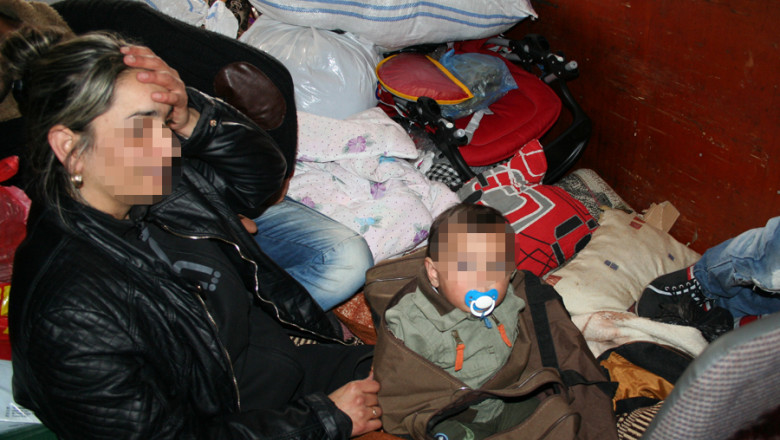 Copil de un an, ascuns in geanta bunicii ca sa fie scos ilegal din tara Imagine