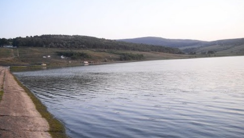 Copil gasit plutind pe apa unui lac din Vaslui Imagine