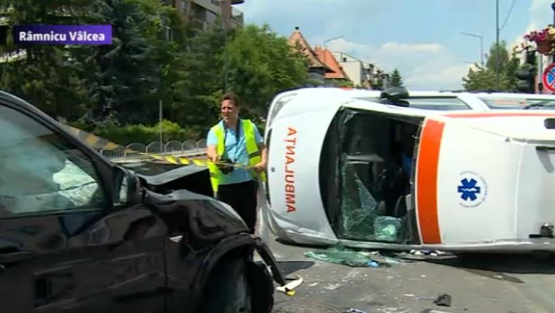 Copil ranit in doua accidente rutiere. Salvarea care il transporta a fost izbita de un autoturism de teren Imagine