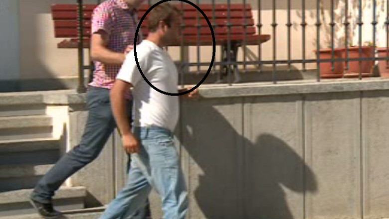 Copilul batut crunt pentru ca nu statea la tuns a murit Imagine