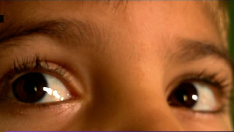 Copilul mort dupa ce a fost plimbat intre spitale va fi deshumat Imagine