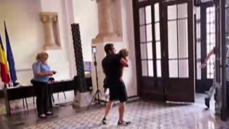 Copilul ranit in sediul Primariei Capitalei a fost externat Imagine