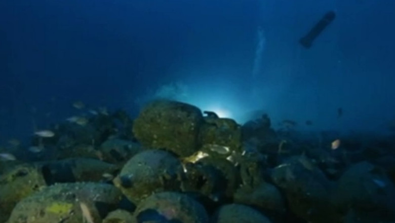 Corabie antica, descoperita in largul Italiei. Pe vasul grecesc erau amfore, urne si un altar pentru sacrificiu Imagine