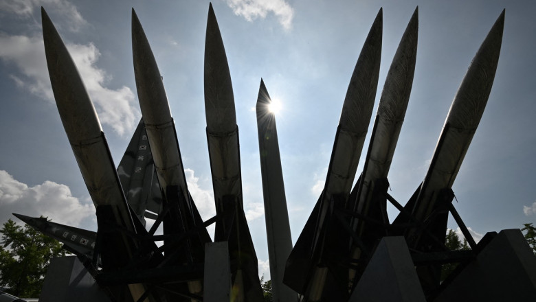 Coreea de Nord a lansat noi rachete balistice, dupa luni de pauza. Ce a declarat Kim Jong-un despre o posibila intalnire cu Trump Imagine