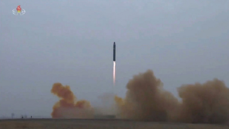 Coreea de Nord a lansat o racheta balistica in Marea Japoniei Imagine
