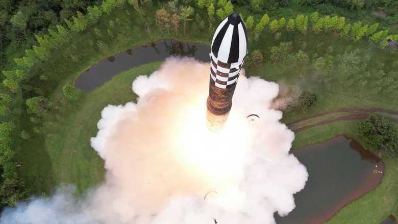 Coreea de Nord a mai lansat doua rachete balistice Imagine