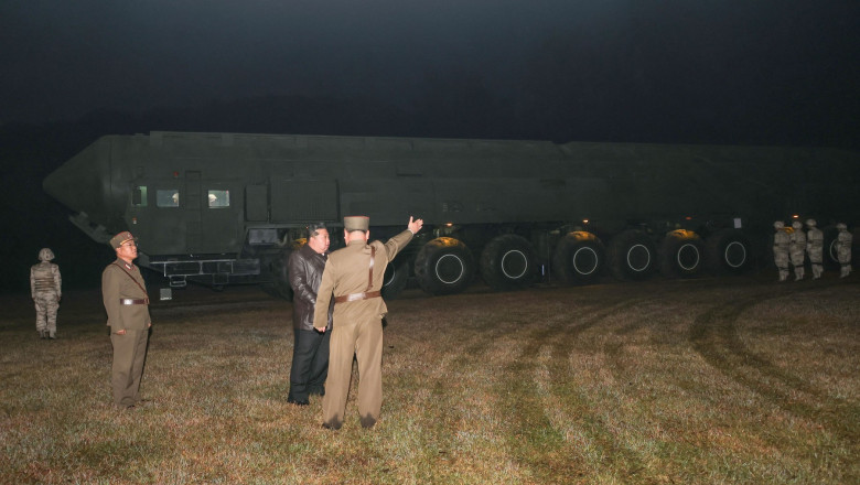 Coreea de Nord a testat o noua racheta balistica intercontinentala, care a ajuns la peste 7.500 de kilometri altitudine Imagine