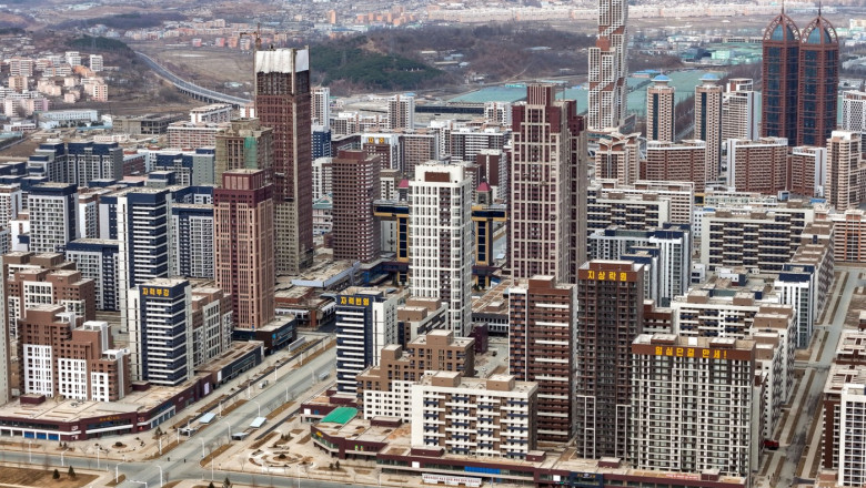 Coreea de Nord refuza sa primeasca influenceri occidentali in vizite turistice. Cat costa o excursie in tara lui Kim Imagine