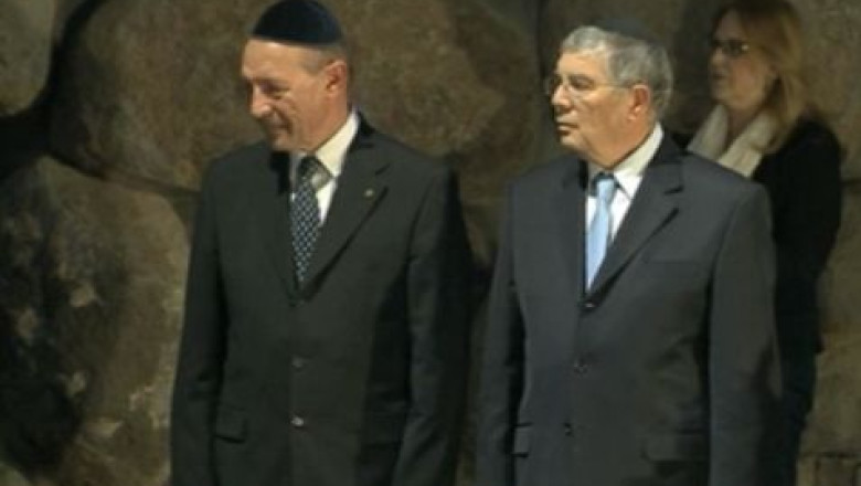 CORESPONDENTA DIN ISRAEL. T. Basescu si-a pus o noua dorinta la Zidul Plangerii. Cea din 2009 i s-a indeplinit deja Imagine