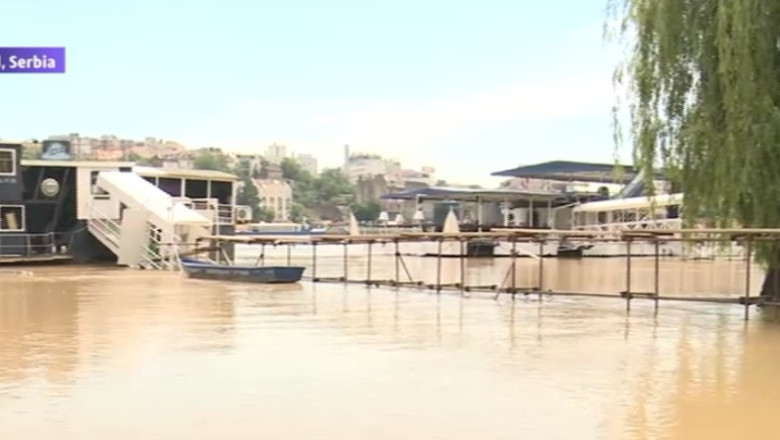 Corespondenta din Serbia. Belgrad, aparat de 300.000 de saci de nisip. Raul Sava va atinge nivelul maxim Imagine