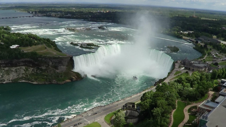 Corlatean i-a comunicat ambasadorului Canadei insemnatatea aparte acordata de Romania eliminarii vizelor Imagine