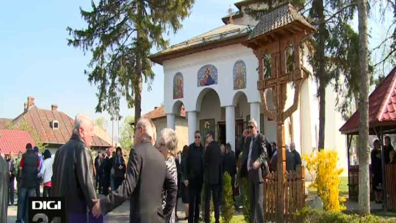 Corneliu Stroe a fost condus pe ultimul drum. Componentii Craiovei Maxima au fost prezenti la funeralii Imagine