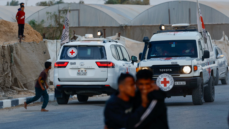 Corpurile altor doi ostatici israelieni au fost predate de Hamas Crucii Rosii Imagine