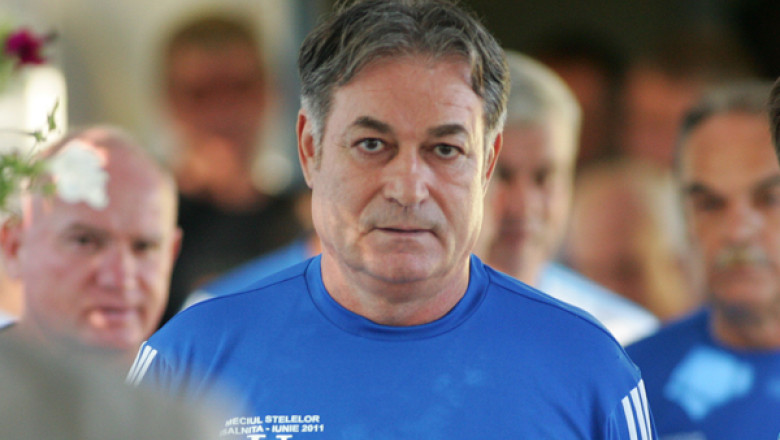 Costica Stefanescu a fost inmormantat la Craiova, cu onoruri militare Imagine