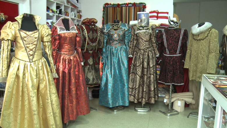 Costume create dupa tablouri. Doua oradence croiesc rochii si costume renascentiste Imagine