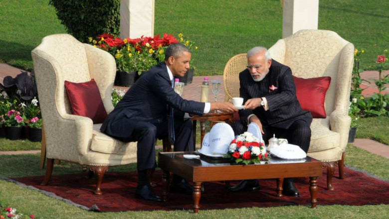 Costumul purtat de premierul indian la intalnirea cu Barack Obama, vandut cu 690.000 de dolari Imagine