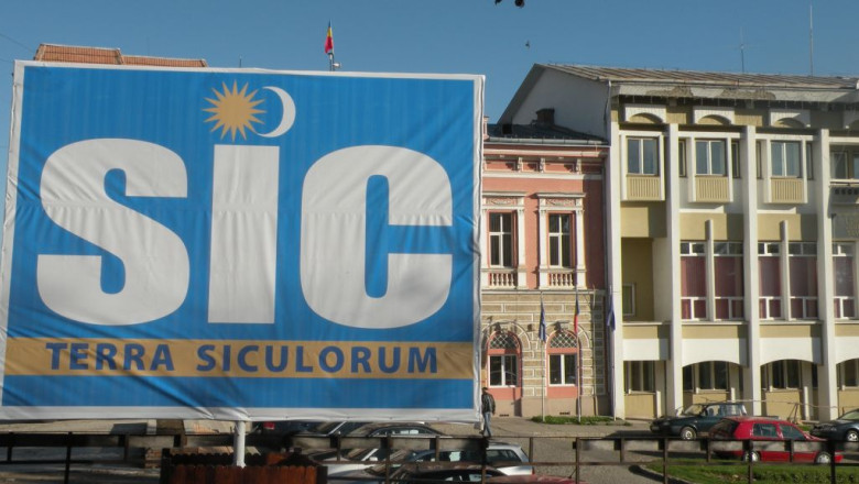 Covasna: Panoul "Tinutul Secuiesc", reamplasat de UDMR in fata Prefecturii Imagine