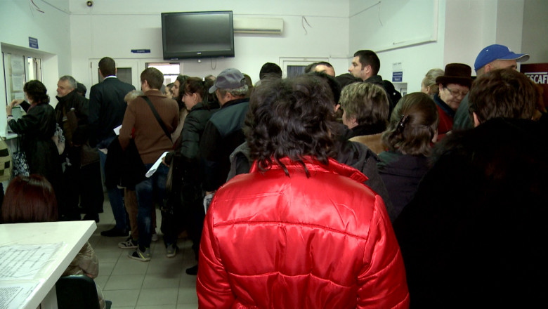 Cozi la CAS Bihor pentru cardul de sanatate Imagine