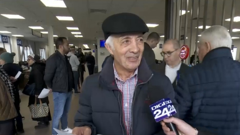 Cozi la ghiseele de taxe si impozite inca de la primele ore ale diminetii. "72 de lei reducere. E o treaba" Imagine