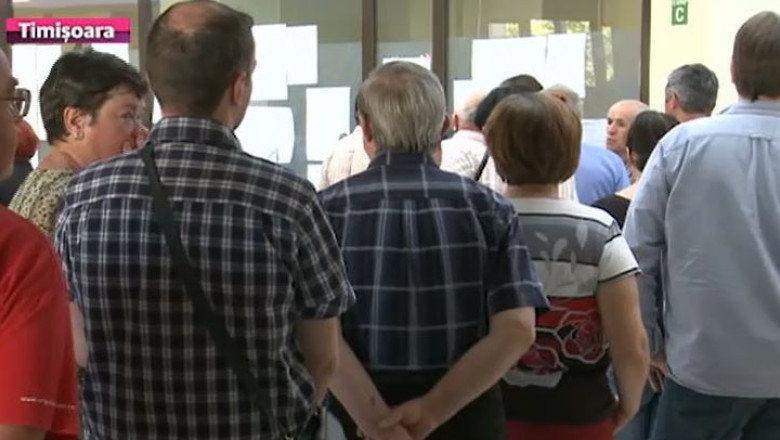 Cozi, la ghiseele Directiei Generale a Finantelor Publice Timisoara, pentru depunerea declaratiilor de venit Imagine