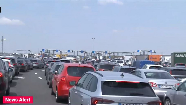 Cozi uriase in Vama Nadlac, unde romanii asteapta peste o ora sa intre in tara. Aglomeratie si pentru cei care pleaca in concediu Imagine