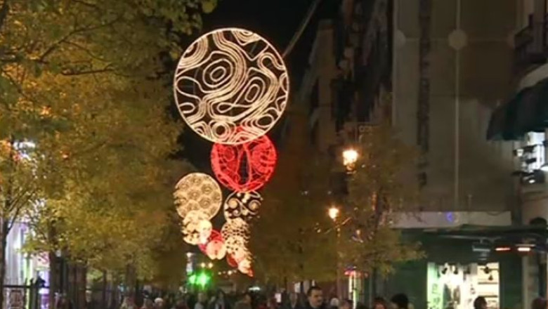 Craciun in plina criza. Iluminatul ornamental din Madrid a ramas neschimbat in ultimii cinci ani Imagine