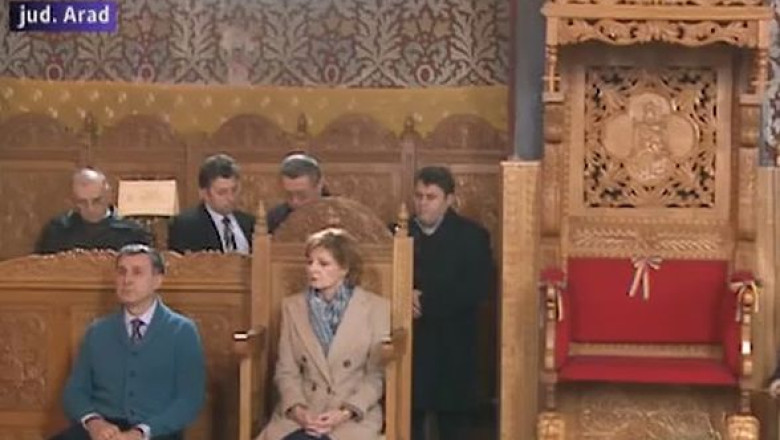 Craciun regal, la Savarsin. Membrii Familiei Regale au participat la slujba de Craciun Imagine