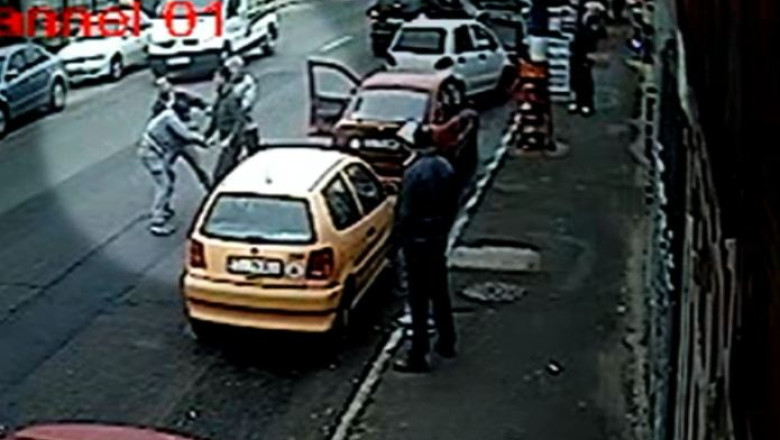Craiova. Bataie in plina strada, surprinsa de camerele de supraveghere Imagine