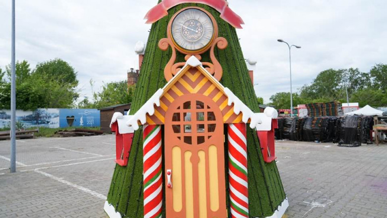 Craiova se pregateste de Craciun inca din mai. Primarul se lauda pe Facebook cu primele decoratiuni pentru targul de iarna viitoare Imagine