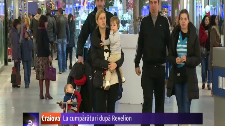 Craiovenii au mers la cumparaturi dupa Revelion Imagine