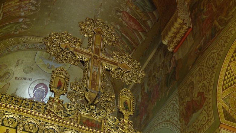 Credinciosii sarbatoresc Sfanta Parascheva Imagine