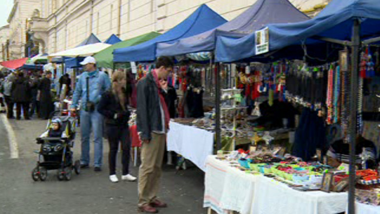 Credinta merge mana in mana cu profitul. Mitropolia Moldovei si Bucovinei castiga sute de mii de euro in zilele de pelerinaj Imagine