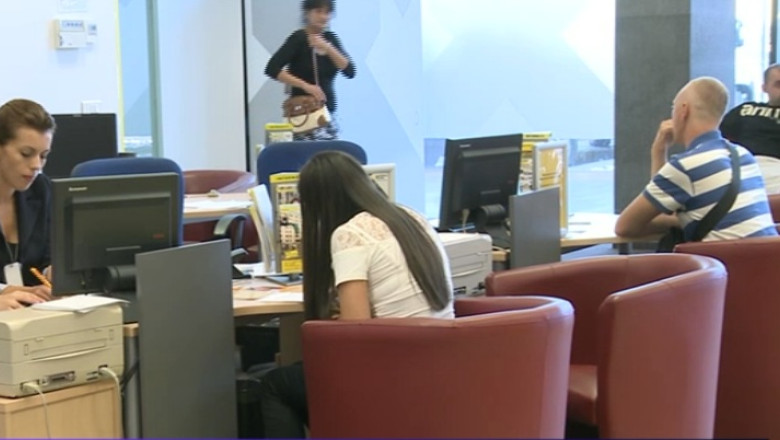 Creditele pentru studenti, rare si scumpe. Bancile ii imprumuta, de fapt, pe parinti Imagine