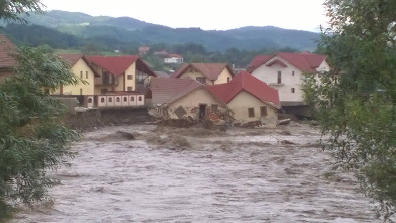 Creste numarul victimelor inundatiilor: 4 morti Imagine