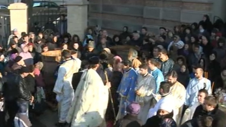 Crestinii ortodocsi sarbatoresc astazi Boboteaza. 24 de vase cu apa vor fi sfintite la Catedrala patriarhala Imagine