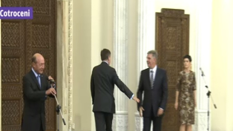 Crin Antonescu a plecat de la ceremonia de la Cotroceni. T. Basescu: Nu o sa ajunga niciodata presedinte” Imagine