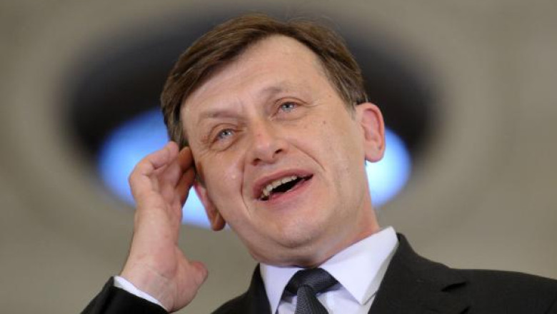 Crin Antonescu: Am suspendat doctoratul in 1993. Mischie m-a intrebat, amical, daca sunt prost Imagine