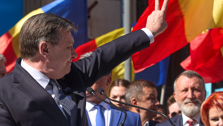 Crin Antonescu e de acord cu reducerea Parlamentului la 300 de membri. „Micsorarea va duce la cresterea importantei parlamentului” Imagine