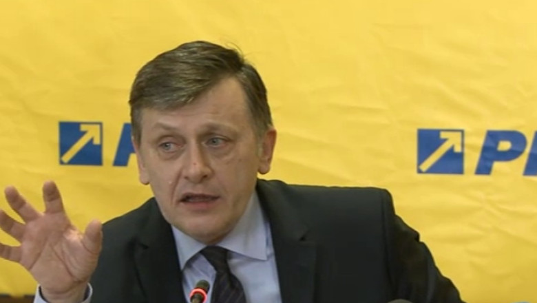 Crin Antonescu: Este scandalos ca presedintele si seful Guvernului fac de ras Romania Imagine