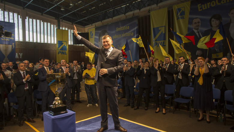 Crin Antonescu ii da lectii lui Victor Ponta: "Plec din fruntea PNL, dar nu din politica, la sfarsitul anului, la Cotroceni"  Imagine