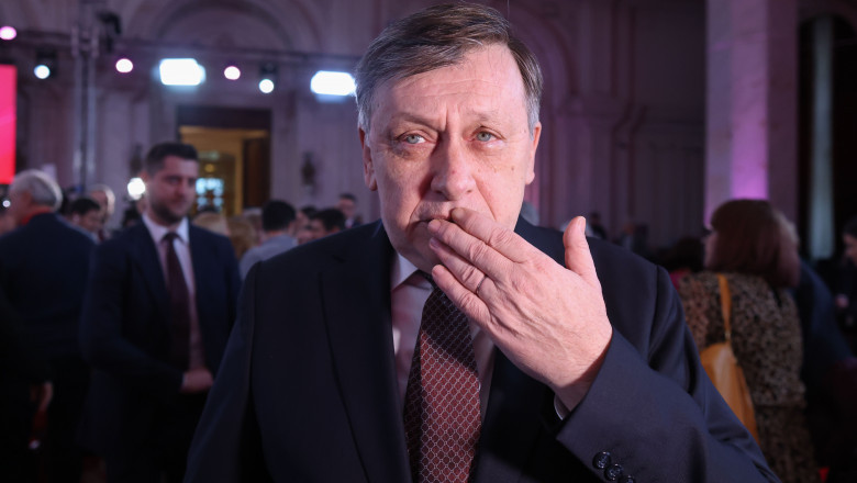 Crin Antonescu revine asupra afirmatiei despre uciderea traficantilor de droguri: A fost o expresie nefericita. Daca vreti, o si regret Imagine