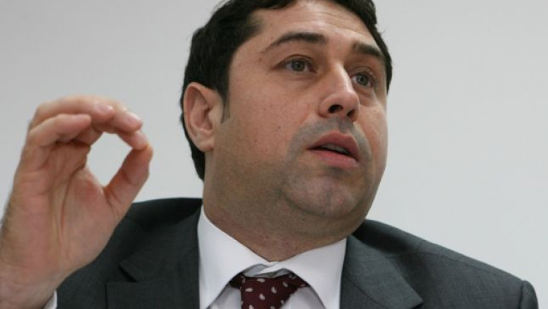 Cristian David: E posibila o reducere a taxei de viza pentru cetatenii romani din Republica Moldova Imagine