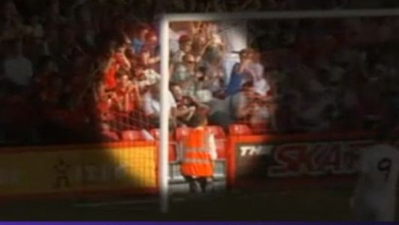 Cristiano Ronaldo i-a rupt mana unui copil din lovitura libera: „Prefer asa decat sa cad din copac” Imagine