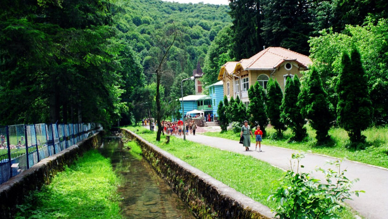 Criza facturilor inchide pensiunile din Moneasa, pe timp de iarna. Doar 30% dintre locurile de cazare sunt disponibile de Revelion Imagine