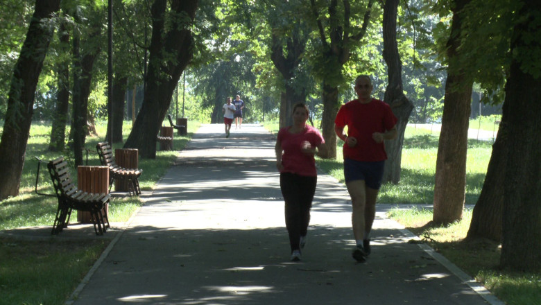 Cros umanitar. 150 de oameni au alergat, sambata, pentru a-l ajuta pe Alin care sufera de boala oselor de sticla Imagine