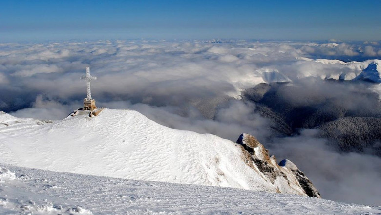 Crucea Caraiman, in Cartea Recordurilor: Este cea mai inalta cruce din lume amplasata pe un varf montan Imagine