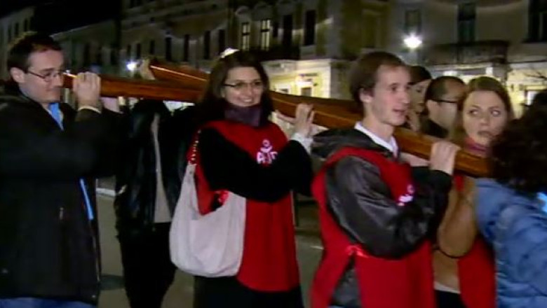 Crucea sfintita de Papa a ajuns la Cluj-Napoca Imagine