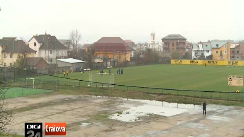 CSU si FCU s-au antrenat, la aceeasi ora, pe stadionul “Ion Oblemenco” din Craiova   Imagine