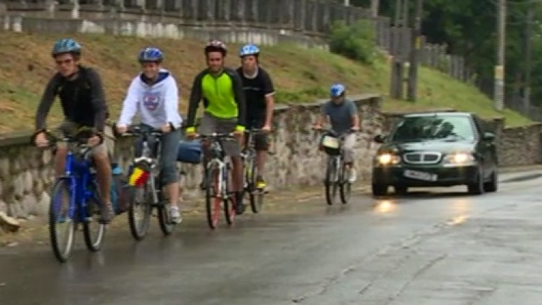 Cu bicicleta pe malul Dunarii. 32 de tineri romani si bulgari vor sa initieze un traseu cicloturistic Imagine