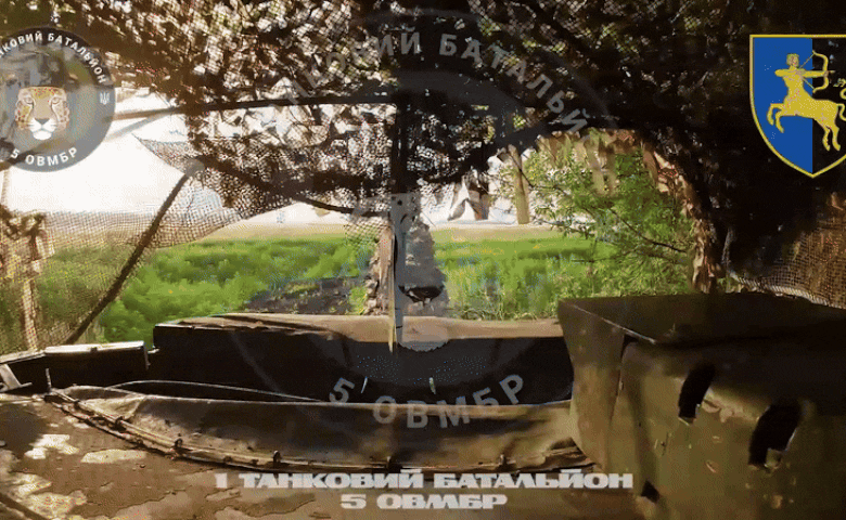 Cu tancul impotriva motociclistilor: Cum au prins ucrainenii in ambuscada o grupare de asalt pe motociclete a rusilor Imagine